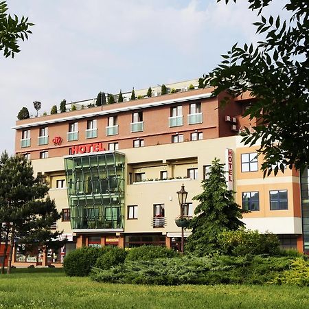 City Hotel Nitra With Free Parking Buitenkant foto
