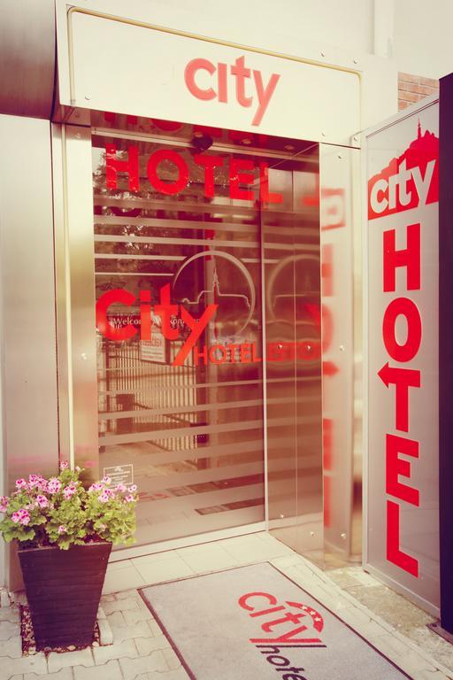 City Hotel Nitra With Free Parking Buitenkant foto