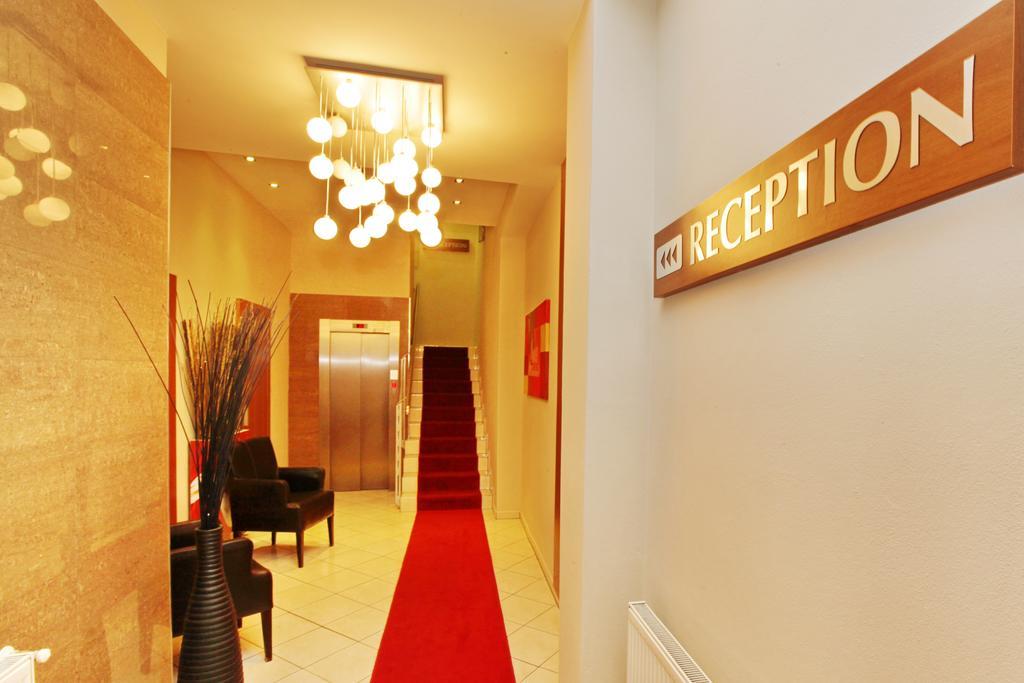 City Hotel Nitra With Free Parking Buitenkant foto