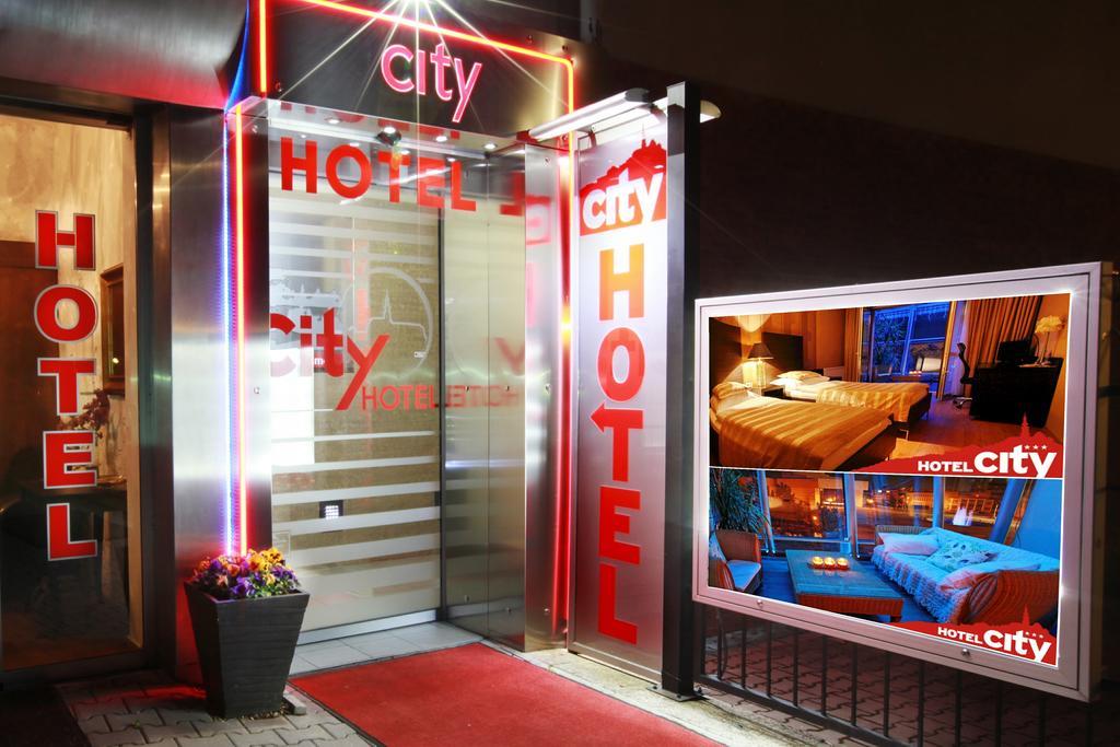 City Hotel Nitra With Free Parking Buitenkant foto