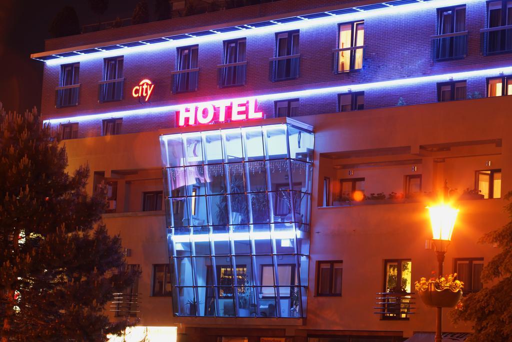 City Hotel Nitra With Free Parking Buitenkant foto