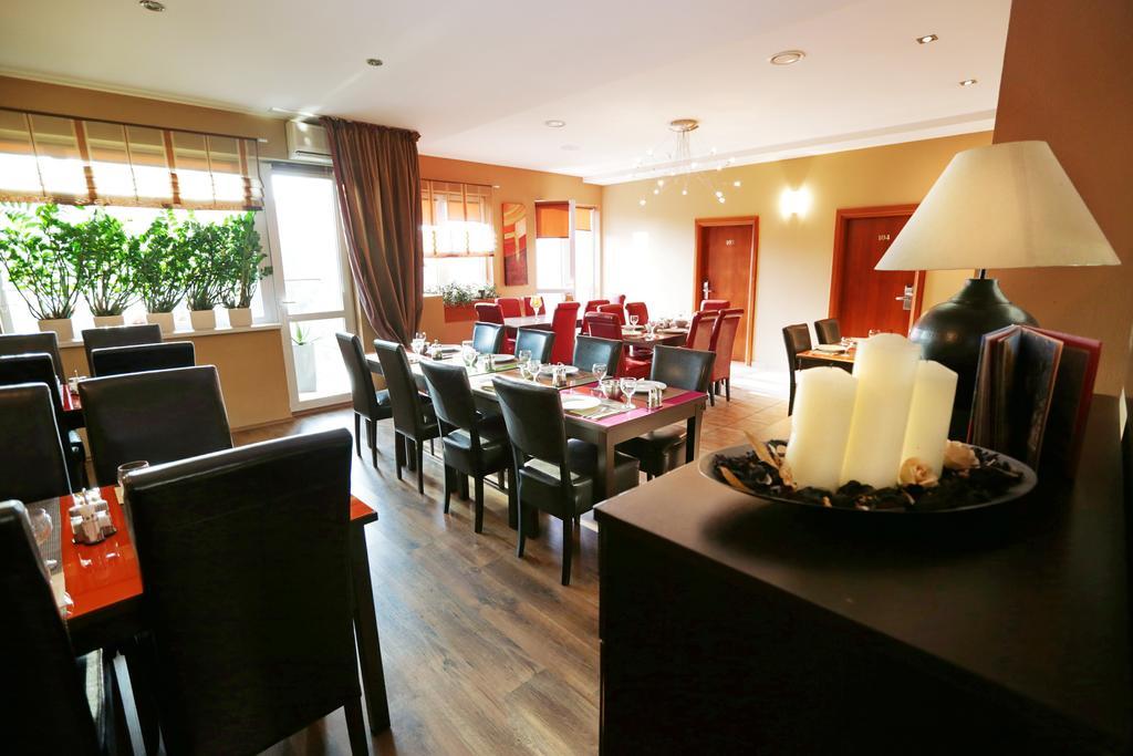 City Hotel Nitra With Free Parking Buitenkant foto