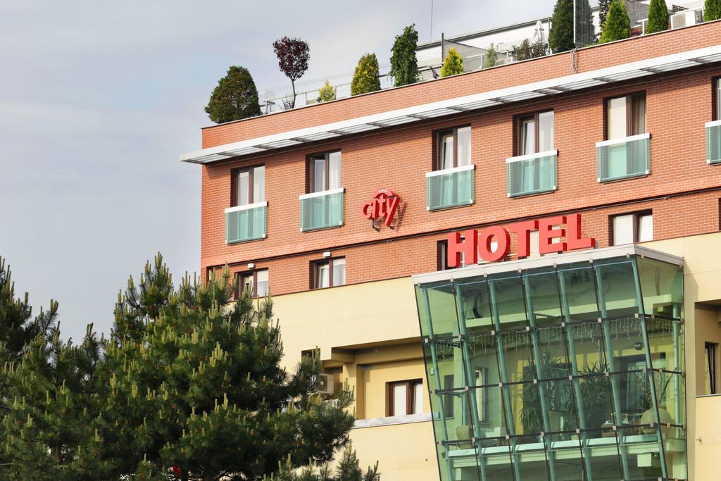 City Hotel Nitra With Free Parking Buitenkant foto